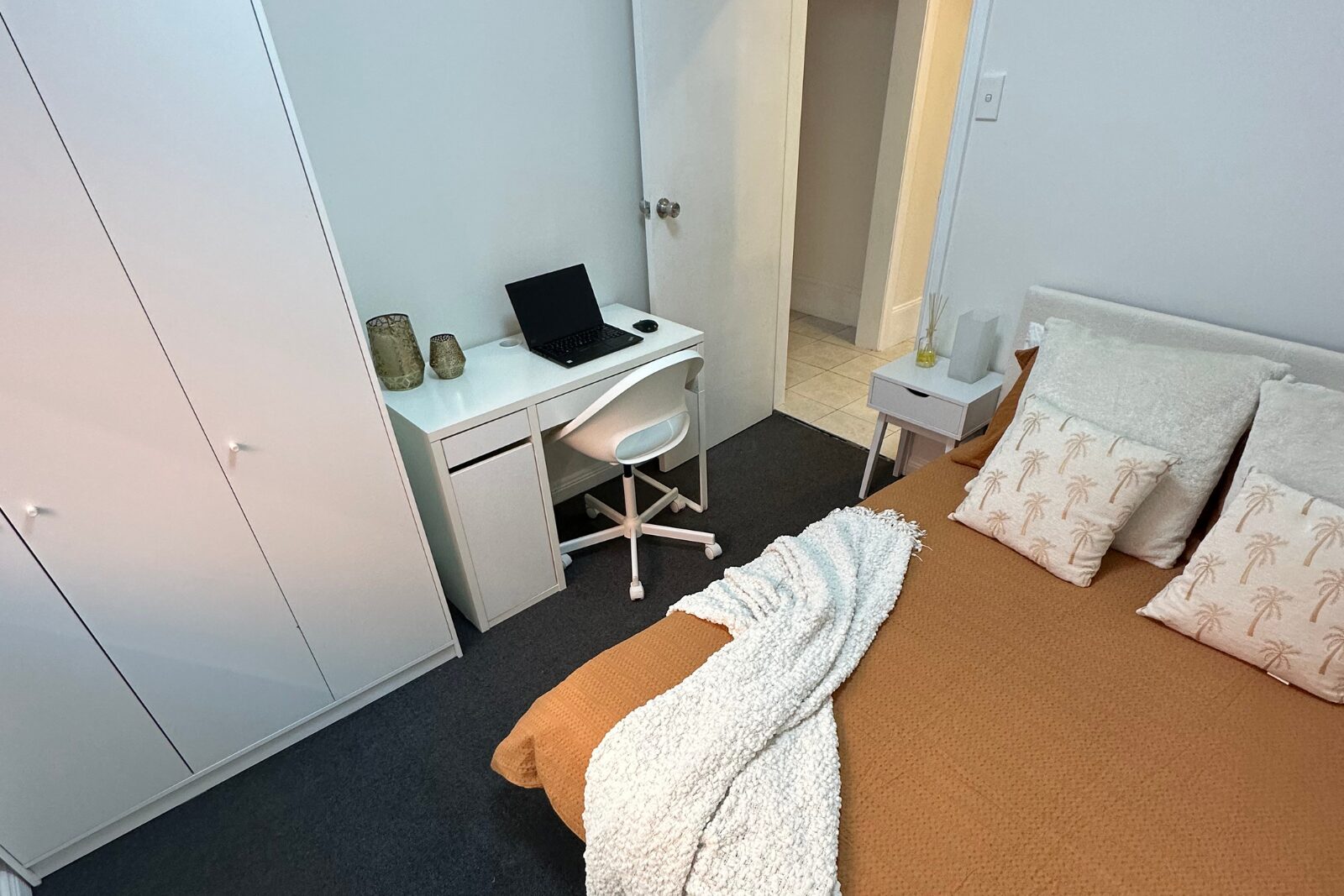 Rooms 19 Meeks St – Room 4, furnished room for rent in Kingsford, Sydney – photo 1
